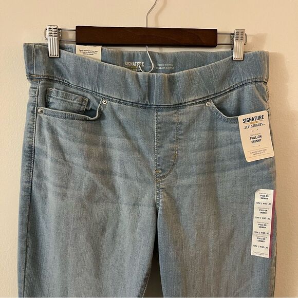NWT Signature Levi Strauss Light Wash Blue Denim Pull-On Skinny Jeans 10/30 - Picture 3 of 11